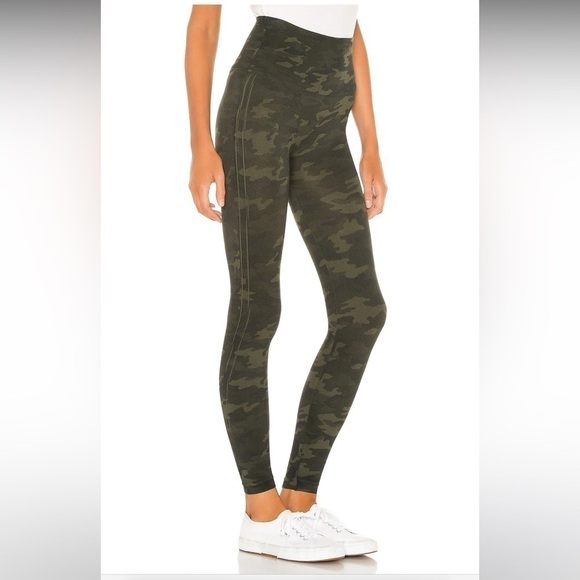 Spanx Look At Me Now Seamless Legging in Green Camo - Picture 3 of 6